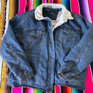 Men’s XL Wrangler Denim Jacket with fur